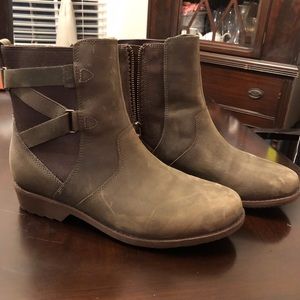 Teva boots